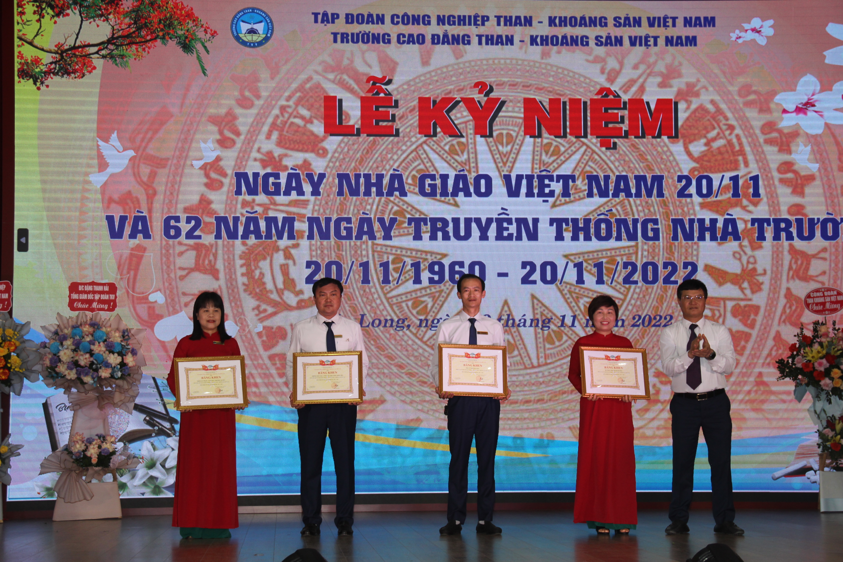 Trường Cao đẳng Than - Khoáng sản Việt Nam kỷ niệm ngày Nhà giáo Việt Nam 20/11 và 62 năm ngày Truyền thống Nhà trường