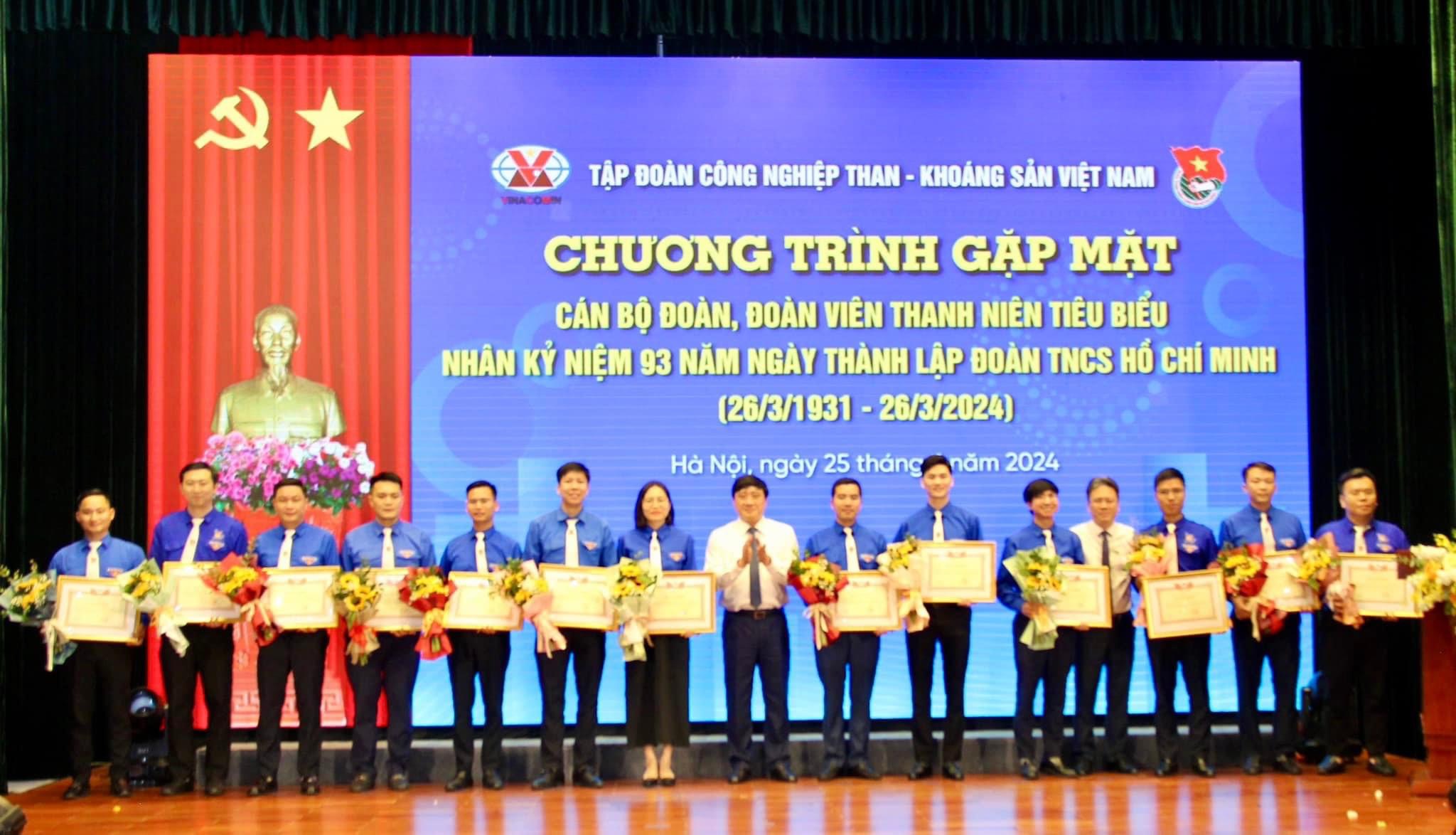 Đoàn Thanh niên Than Khe Chàm vinh dự được Tổng Giám đốc Tập đoàn tặng bằng khen 