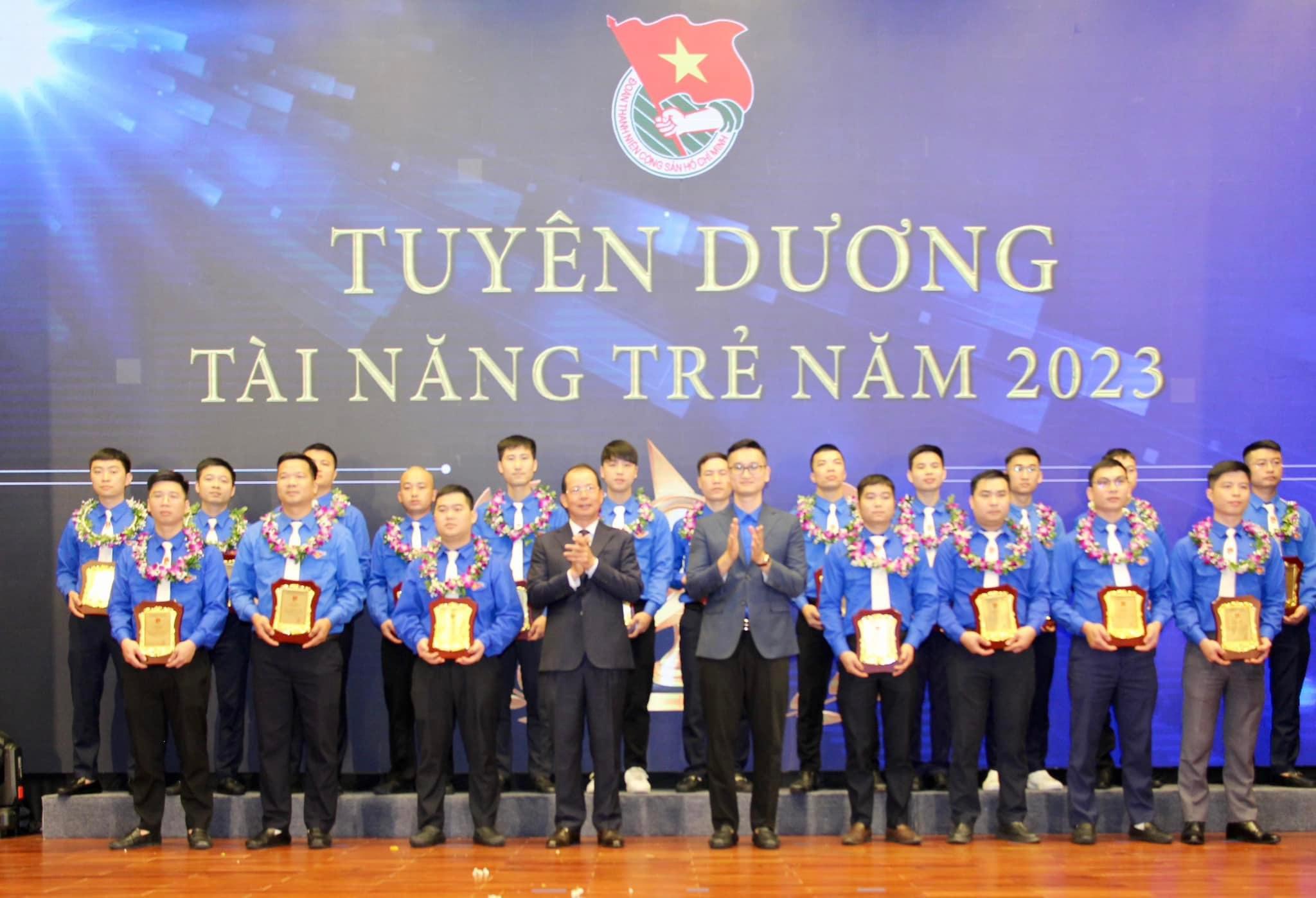 Đoàn Thanh niên Than Khe Chàm vinh dự được Tổng Giám đốc Tập đoàn tặng bằng khen 